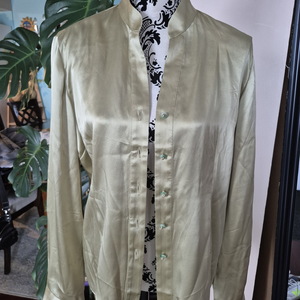 Chic Women's Satin Blazer in Cream